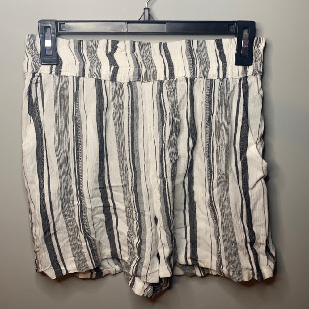 Loose Fitting Shorts With Pockets